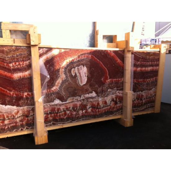 Red Onyx (veincut)